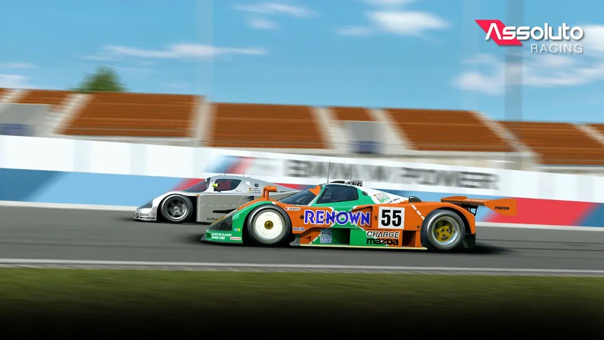 Historický vůz na okruhu ve hře Assoluto Racing