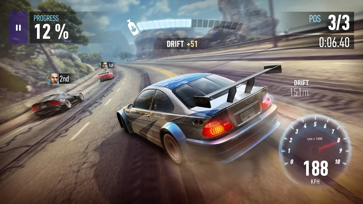 Noční sprint městem ve hře Need for Speed No Limits
